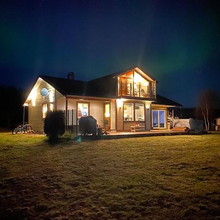 Cottage With Good Standard Next To Neiden River ภายนอก รูปภาพ